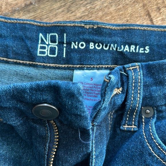 High Waist Shorts 3 Pair for Sale 3 Pair Bundle. Holds curves nicely - Picture 11 of 13